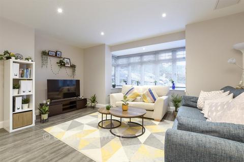 2 bedroom ground floor flat for sale, 55 Tupwood Lane, Caterham CR3
