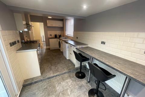 3 bedroom house to rent, Radcliffe Drive, Derby DE22