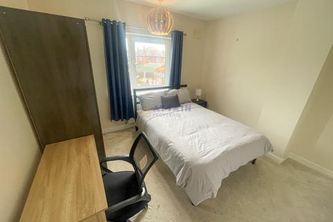 3 bedroom house to rent, Radcliffe Drive, Derby DE22