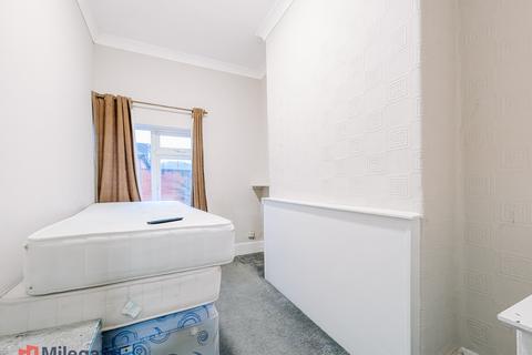 2 bedroom flat to rent, The Grove, Reading RG1