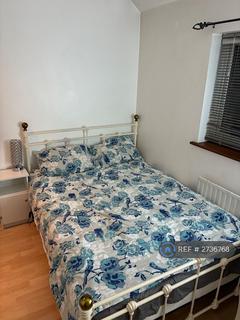 1 bedroom in a house share to rent, Queen Elizabeths Drive, New Addington, Croydon, CR0