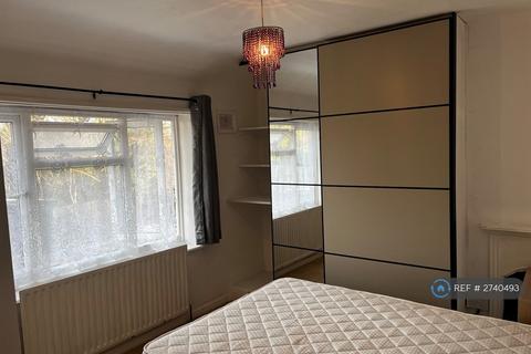1 bedroom in a house share to rent, Carshalton, Carshalton, SM5