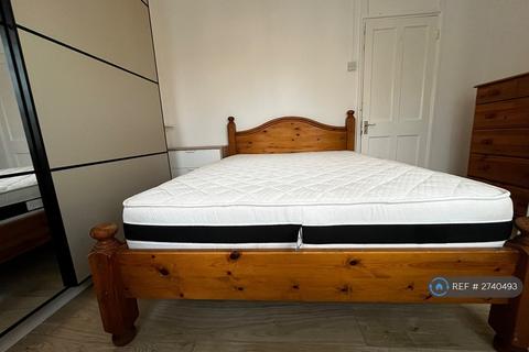 1 bedroom in a house share to rent, Carshalton, Carshalton, SM5