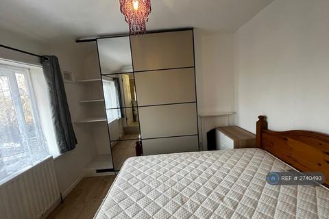 1 bedroom in a house share to rent, Carshalton, Carshalton, SM5