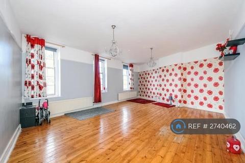 1 bedroom in a flat share to rent, Joel Street, Northwood, HA6