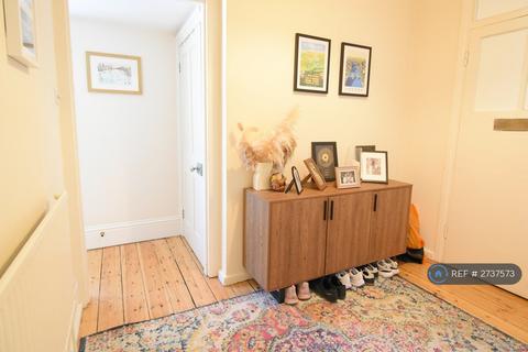 1 bedroom flat to rent, Amerland Road, London, SW18