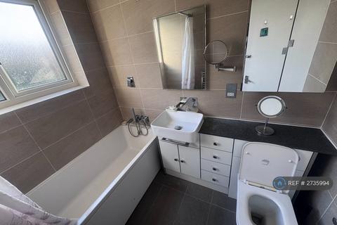 2 bedroom maisonette to rent, Stratton Close, London, TW3