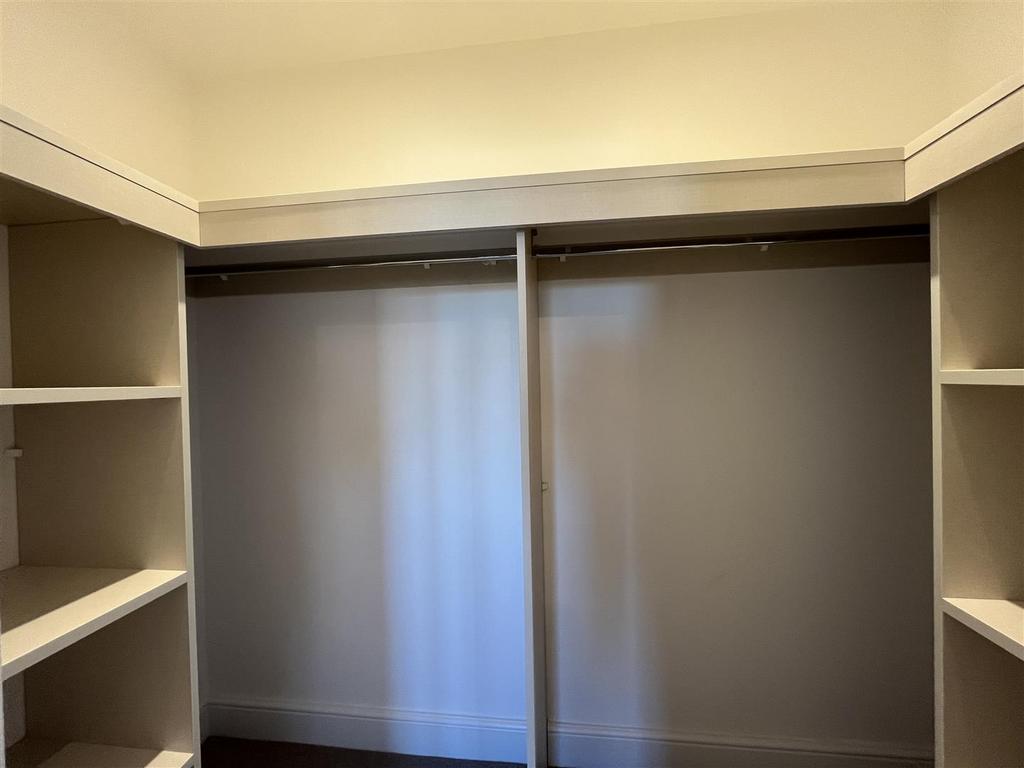 Double integrated wardrobe