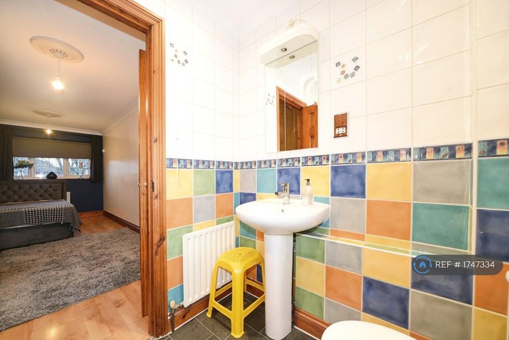 Bed 1 Ensuite