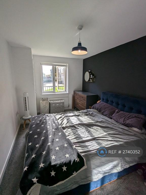 King-Size Bedroom