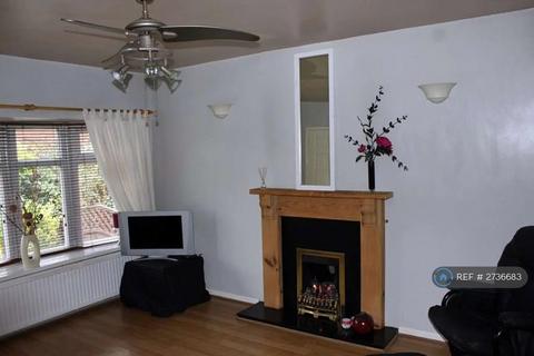 3 bedroom semi-detached house to rent, Kinder Avenue, Oldham, OL4