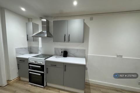 2 bedroom maisonette to rent, Invicta Road, Sheerness, ME12
