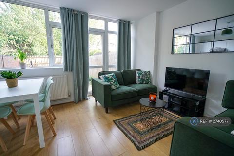 4 bedroom flat to rent, Deeley Road, London, SW8
