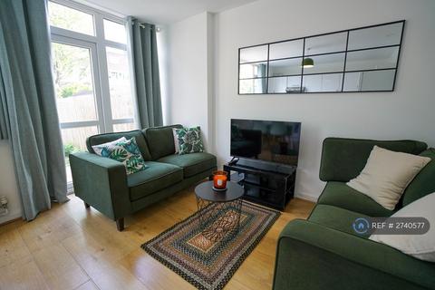 4 bedroom flat to rent, Deeley Road, London, SW8