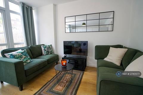 4 bedroom flat to rent, Deeley Road, London, SW8