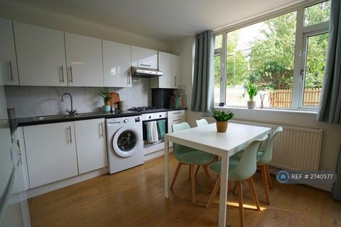 4 bedroom flat to rent, Deeley Road, London, SW8
