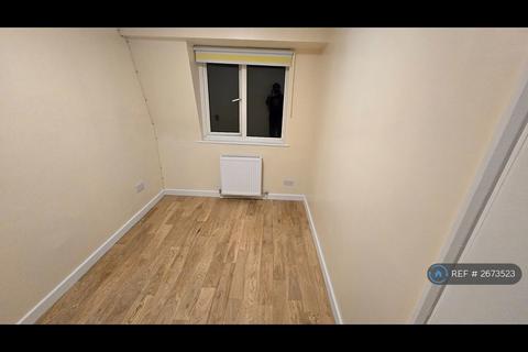 1 bedroom in a house share to rent, Atkinson Road, London, E16