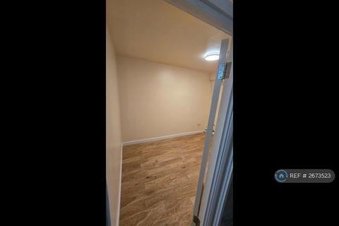 1 bedroom in a house share to rent, Atkinson Road, London, E16