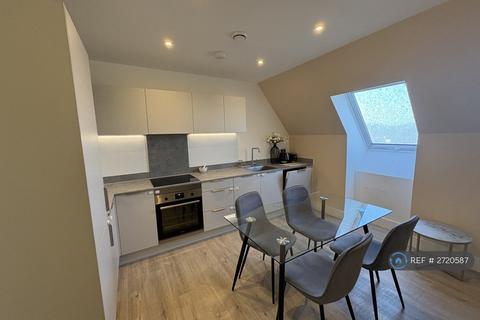 2 bedroom flat to rent, Burrell House, Watford, WD24
