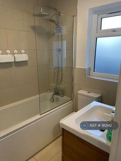 2 bedroom flat to rent, Harman Road, Enfield, EN1