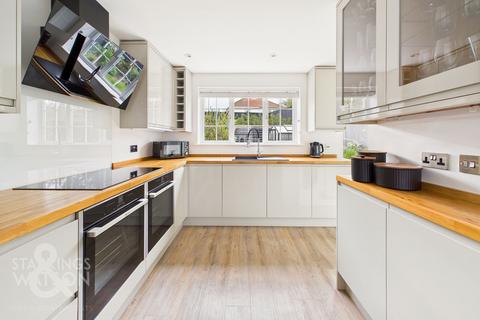4 bedroom detached house for sale, Burroughs Way, Wymondham