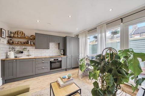 1 bedroom flat for sale, Bridges Road Mews, Wimbledon, London, SW19