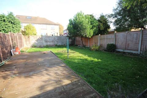 2 bedroom maisonette to rent, Windsor Drive, West Dartford, Kent