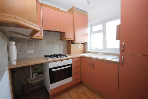 2 bedroom maisonette to rent, Windsor Drive, West Dartford, Kent