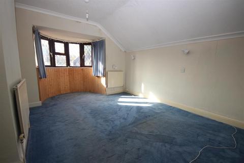 2 bedroom maisonette to rent, Windsor Drive, West Dartford, Kent