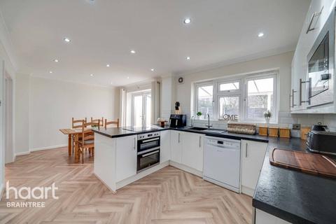 4 bedroom detached house for sale, Guinea Close, Braintree