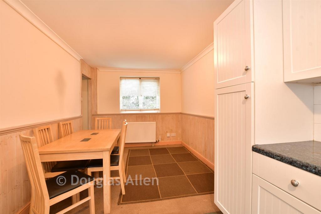Kitchen/ Dining Room