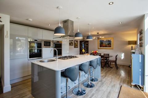 4 bedroom detached house for sale, Sunny Bank Road, West Yorkshire WF17