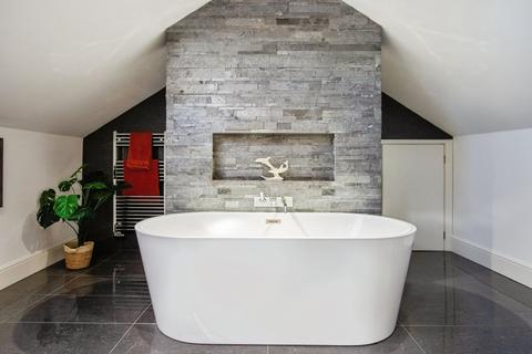 4 bedroom detached house for sale, Sunny Bank Road, West Yorkshire WF17