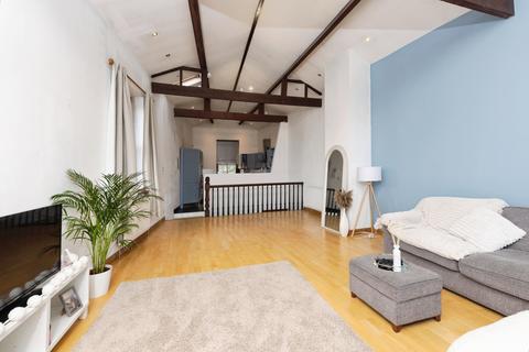 3 bedroom end of terrace house for sale, Troy Road, Leeds LS27