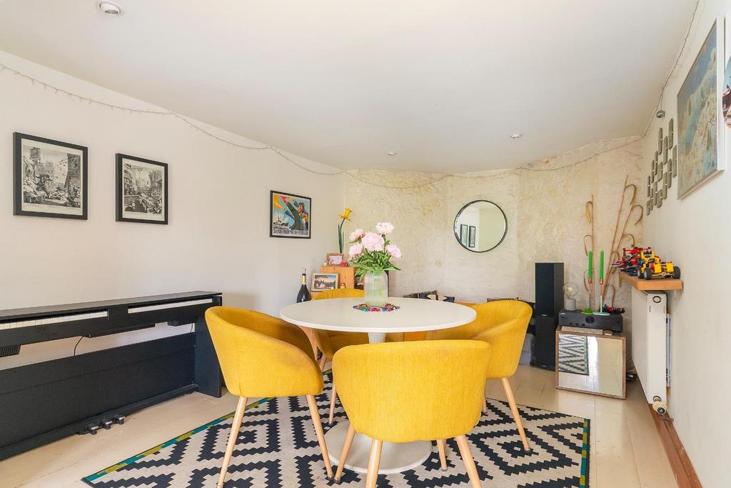 1 S5 R1 KE - Family Dining Room B.jpg