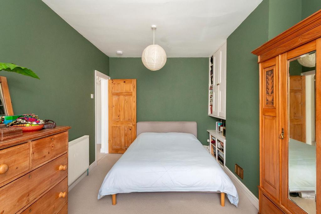 1 S5 R1 KE - Bedroom E.jpg