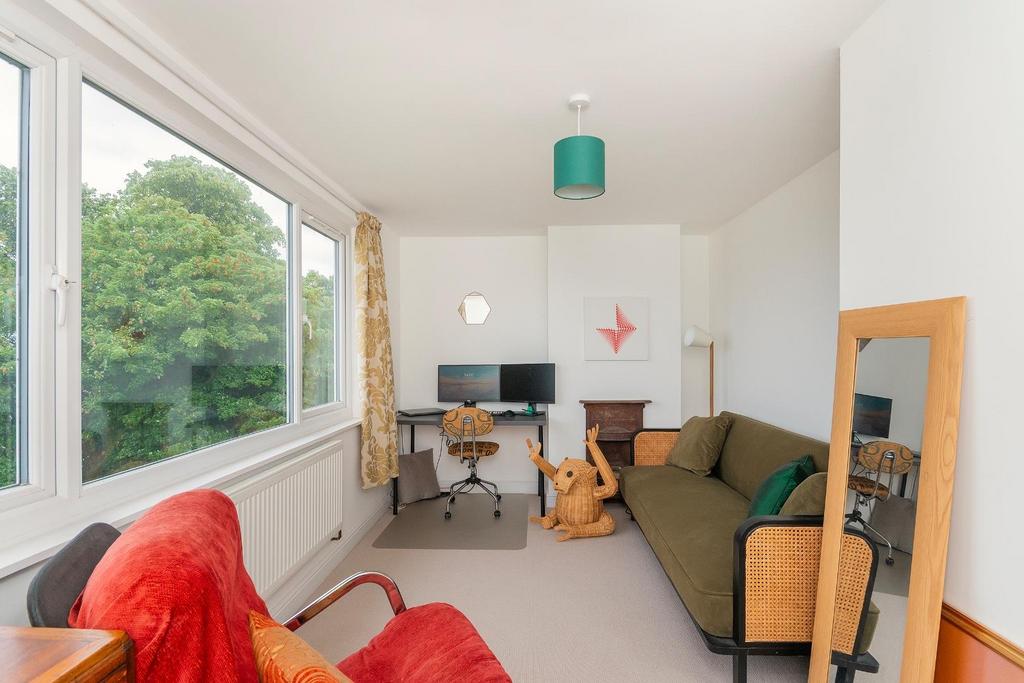 1 S5 R1 KE - Bedroom L.jpg