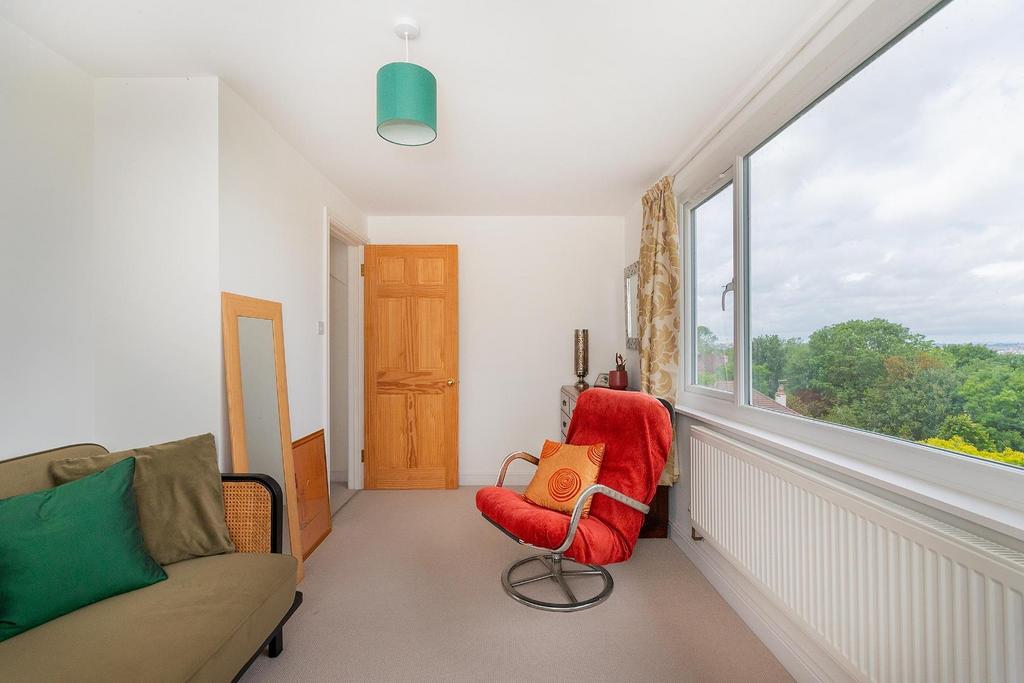 1 S5 R1 KE - Bedroom J.jpg