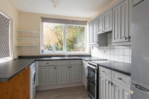 3 bedroom semi-detached house to rent, Elgar Road South, Reading