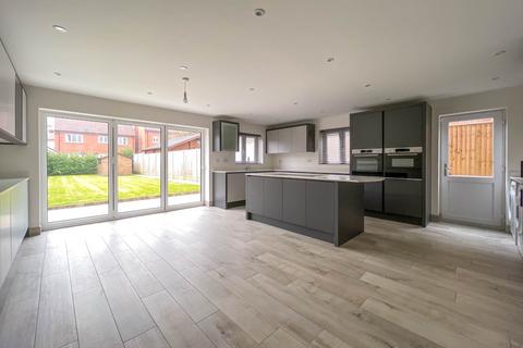 3 bedroom semi-detached house to rent, Redhatch Drive, Earley, Reading