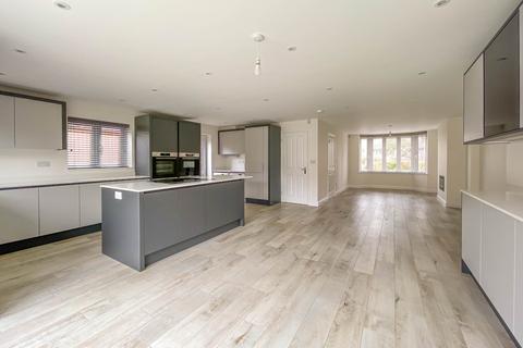 3 bedroom semi-detached house to rent, Redhatch Drive, Earley, Reading