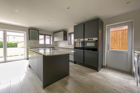 3 bedroom semi-detached house to rent, Redhatch Drive, Earley, Reading