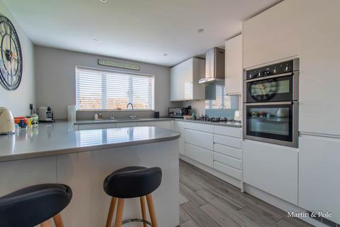 4 bedroom detached house for sale, Oatlands Road, Shinfield, Reading
