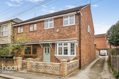 3 bedroom character property for sale, Queens Road, London