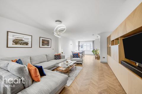 3 bedroom character property for sale, Queens Road, London