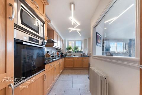 2 bedroom flat for sale, Globe Wharf, SE16