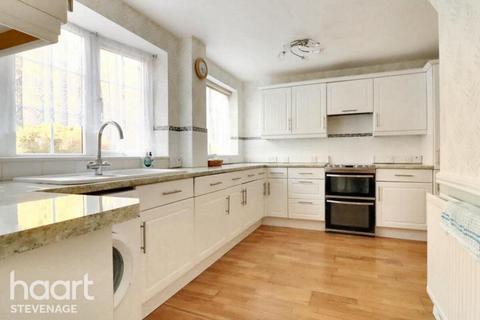 3 bedroom terraced house for sale, Chells Way, Stevenage