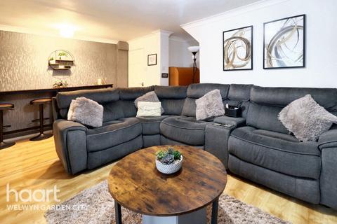 3 bedroom terraced house for sale, Indells, Hatfield