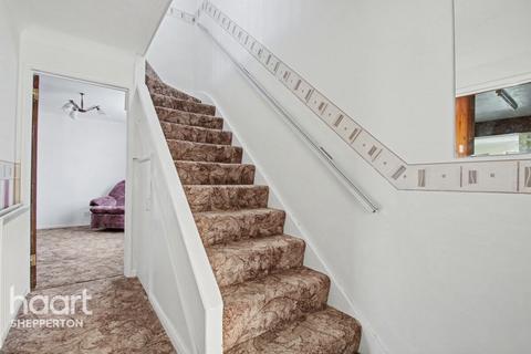 3 bedroom link detached house for sale, Hawthorn Way, Shepperton
