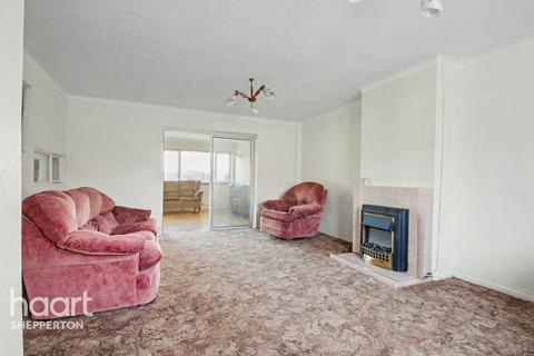 3 bedroom link detached house for sale, Hawthorn Way, Shepperton